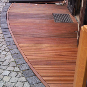 Bangkirai Terrasse verlegt